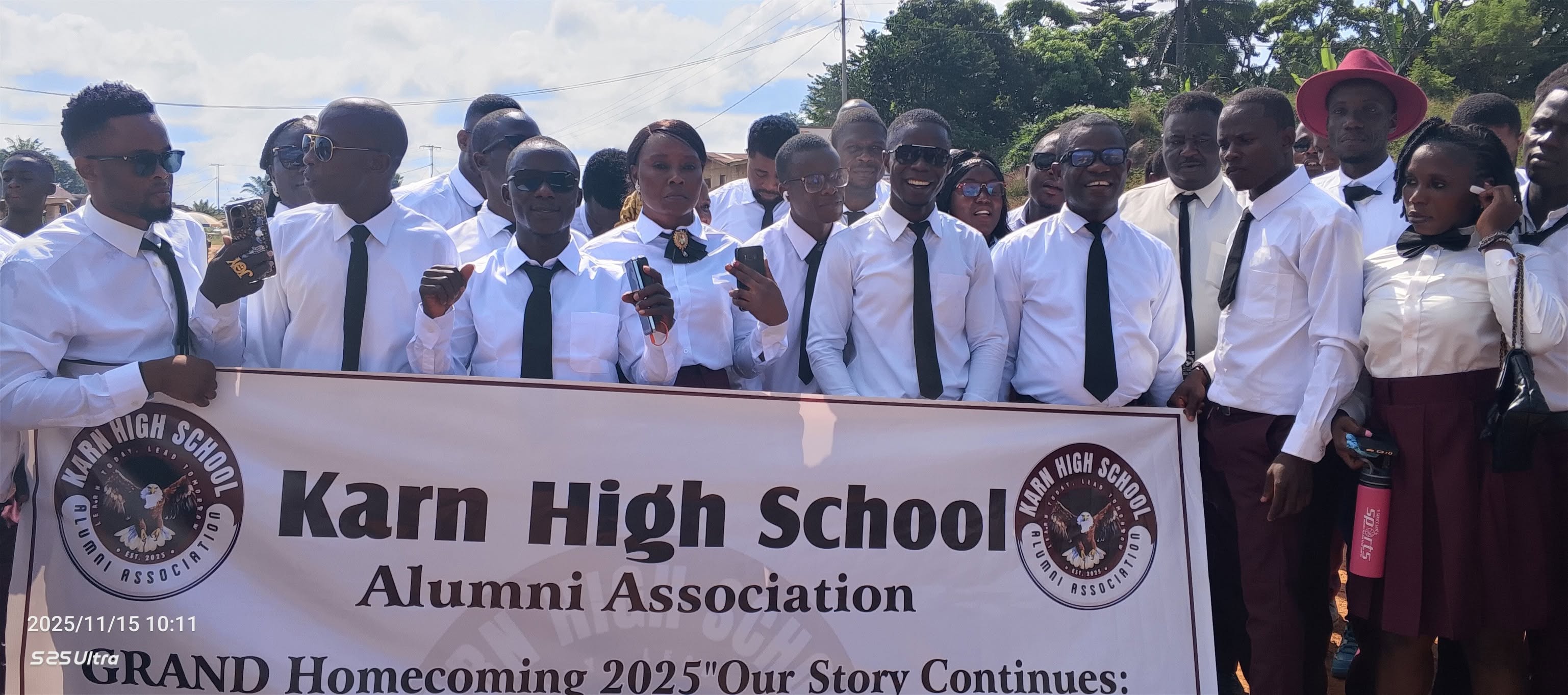 Karn High School alumni and community at a school gathering